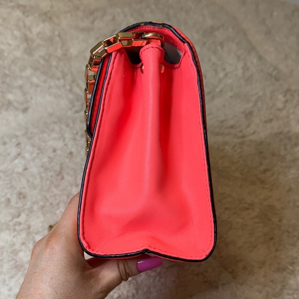 Kate Spade Surprise Coral Scarlett’s Carroll Park Shoulder Bag - Picture 5 of 15